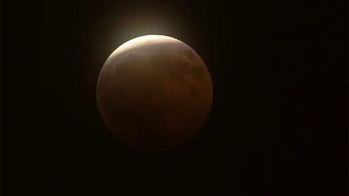 eclipse lunar año Luna tiñó rojo fenómeno astronómico
