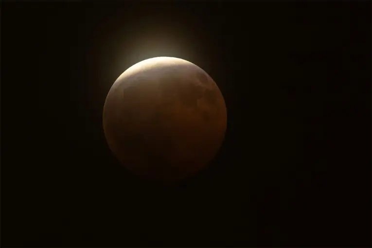 eclipse lunar año Luna tiñó rojo fenómeno astronómico