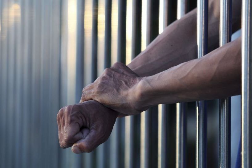 Embarcación: Tras un robo en una vivienda, un hombre recibió una condena de prisión efectiva