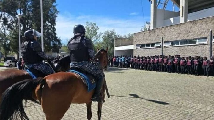 operativo con 300 efectivos
