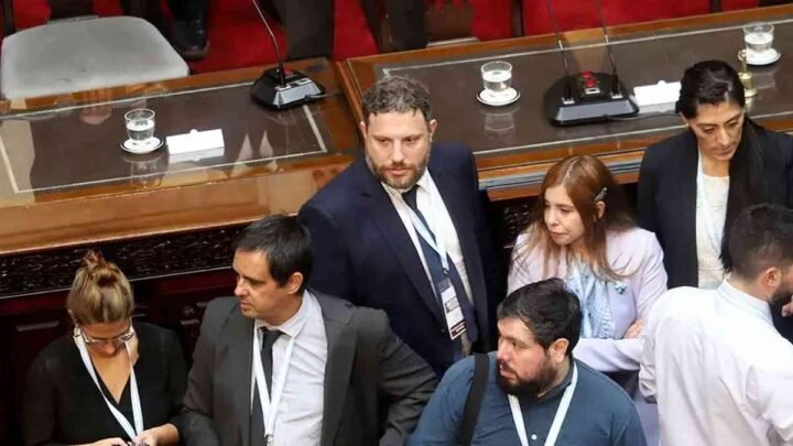 Idas y vueltas por la comunicación digital: el Gobierno confirmó cambios y luego se desdijo