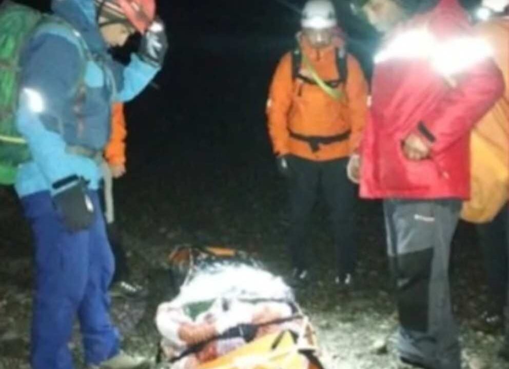 rescate en Neuquén extremo caminaron ocho horas nieve salvar mujer aislada