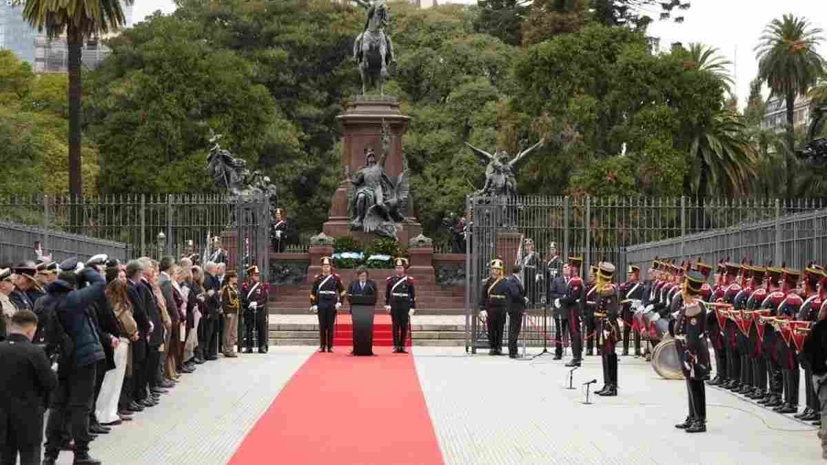 Javier Milei reapareció en un acto por San Martín y cuestionó la expansión del Estado