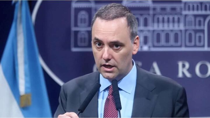 La Justicia otorgó una prórroga a Manuel Adorni para justificar inconsistencias patrimoniales