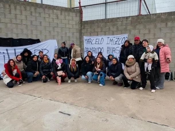 "La política nos hundió": empresario comunicó entre lágrimas el cierre de dos fábricas y los 120 despidos
