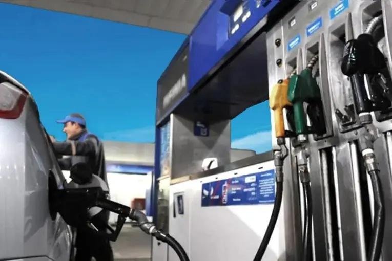 Combustibles: el aumento del 558% pulverizó el poder de compra y golpea la economía