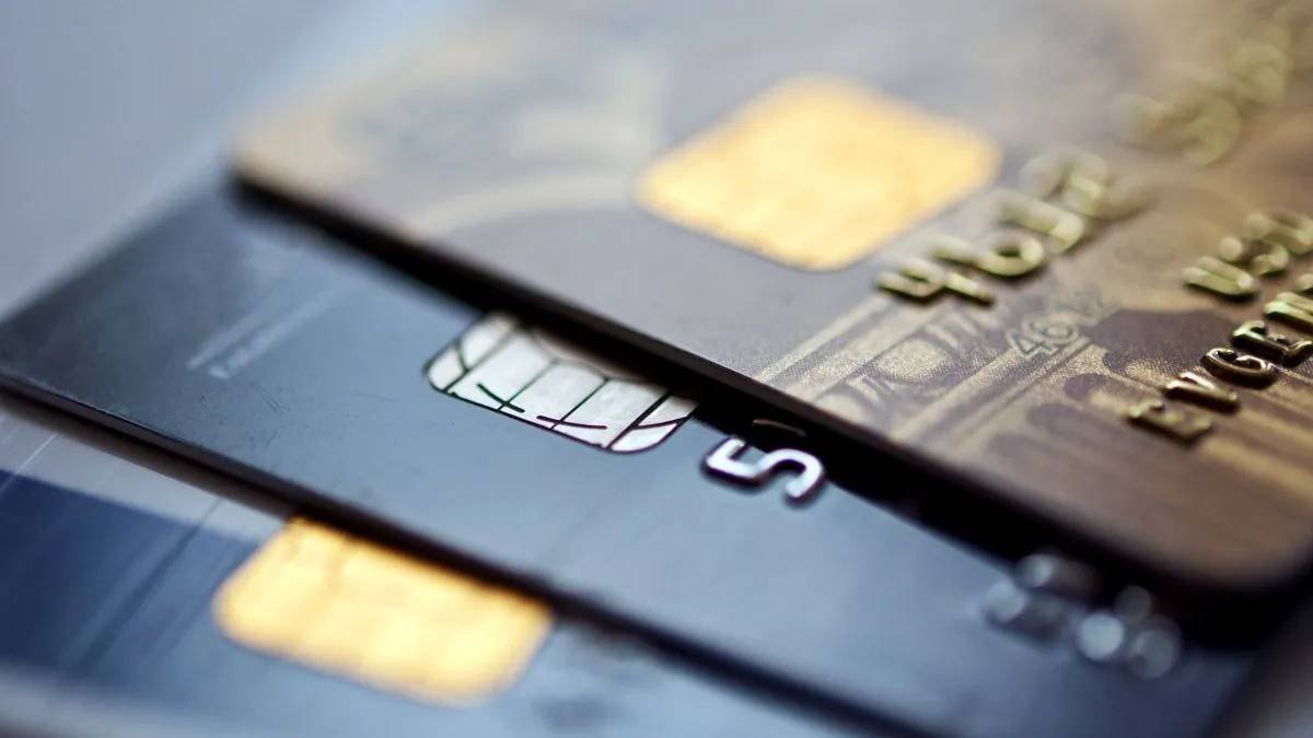 Los créditos en pesos profundizaron su caída en julio en medio de la elevada morosidad