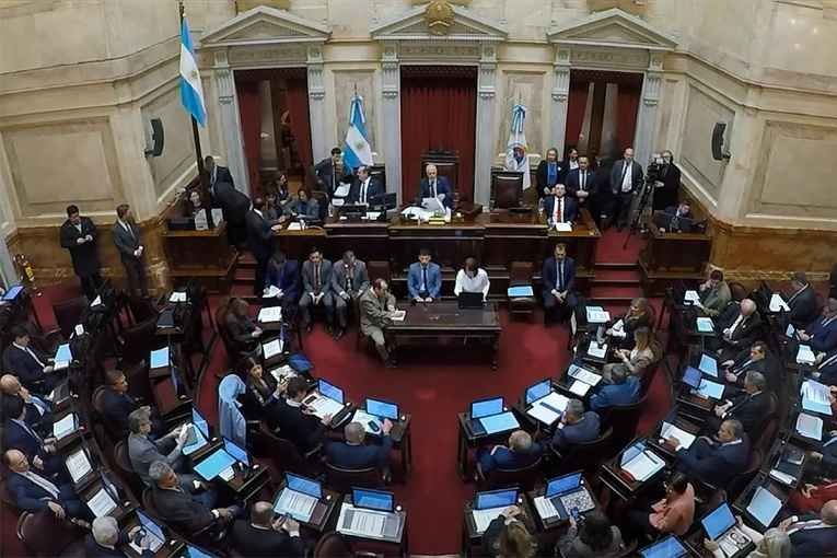 Los senadores pasarán a cobrar más de $13 millones a fin de año tras un nuevo aumento salarial
