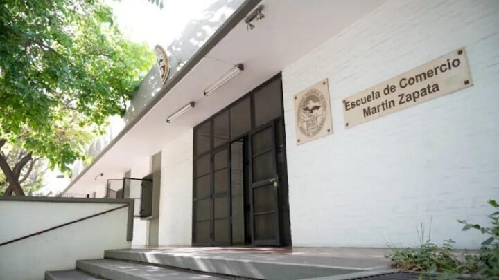 Escándalo en Mendoza: alumnos denunciaron a un docente que proyectó imágenes de contenido sexual en plena clase