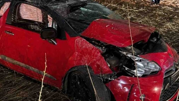 Siniestro en Lesser: perdieron el control del vehículo, volcaron y casi se incendia el auto