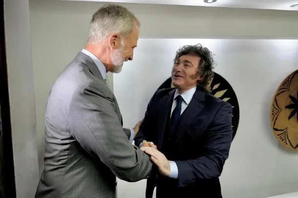 "¡Su Majestad!": el efusivo saludo de Javier Mileial rey Felipe VI de España en su visita a Colombia