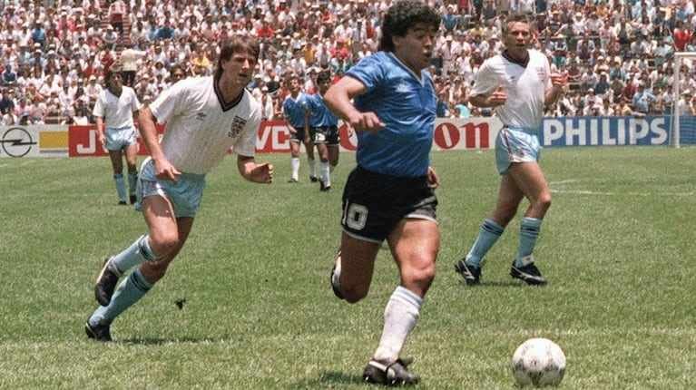 La pelota del histórico partido de Diego Maradona ante Inglaterra se vendió en una subasta por una cifra menor a la esperada