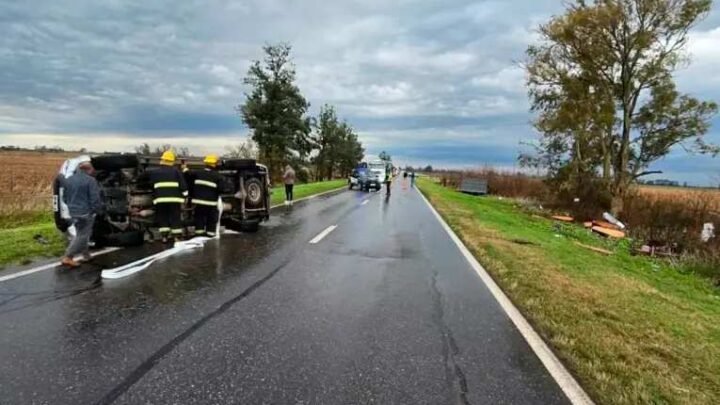 Temporal en Santa Fe: volcó una camioneta con ataúdes y el granizo cubrió de blanco el sur provincial