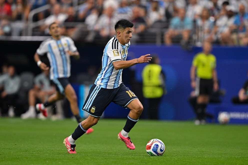 Thiago Almada llegó a la Argentina para sumarse a River Plate