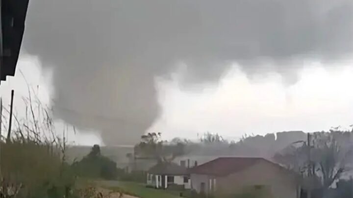 tornado Brasil Devastador deja muerto más 2 300 evacuados Rio Grande do Sul