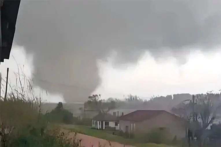tornado Brasil Devastador deja muerto más 2 300 evacuados Rio Grande do Sul