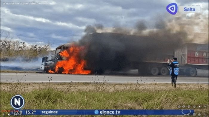 incendio camión Ruta Nacional 9 34 cañero quedó destruido