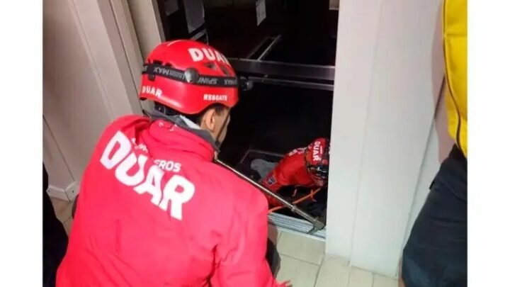 Un guardia de seguridad murió tras quedar atrapado por un ascensor