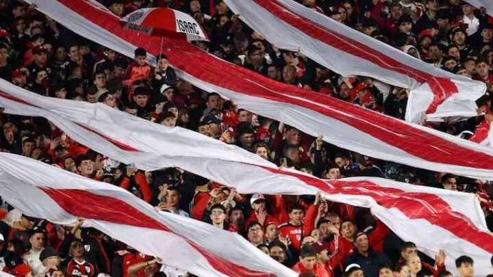 Tragedia en el Monumental: un hincha de River falleció tras sufrir un paro cardíaco durante la eliminación de la Copa