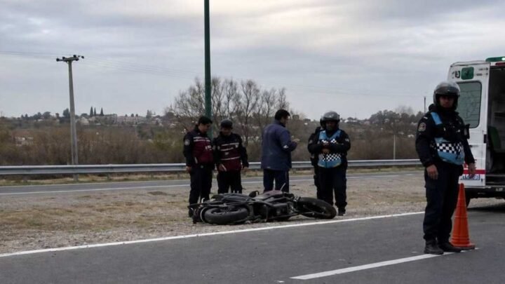 Violento choque entre dos motos en Circunvalación Oeste