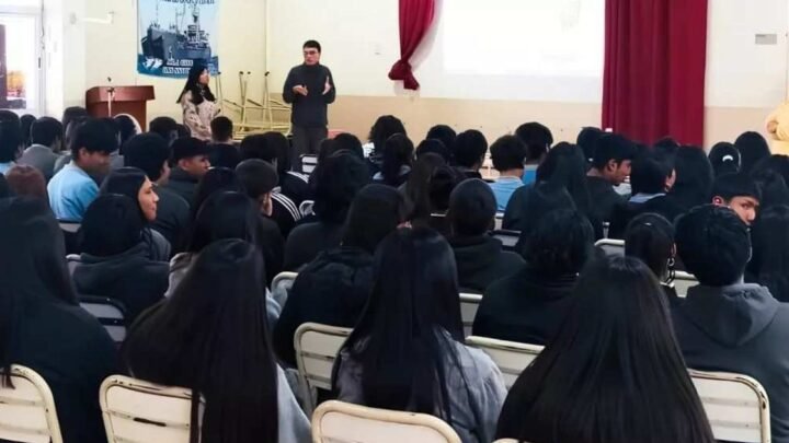 Docentes estudiantes Cerrillos capacitan prevenir incendios