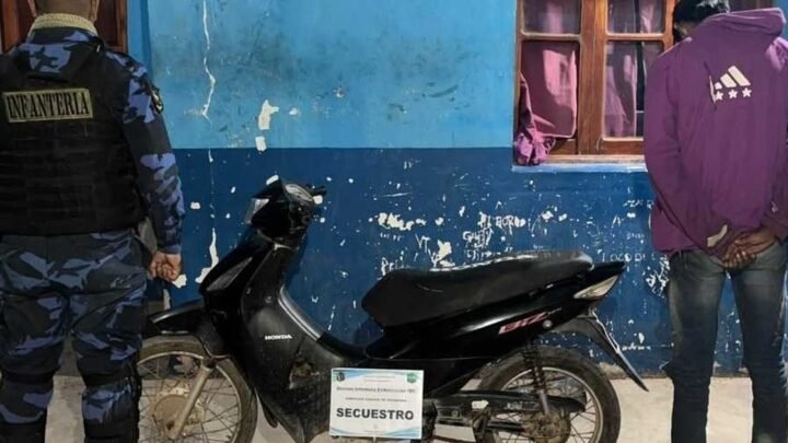 motocicleta sustraída en Embarcación