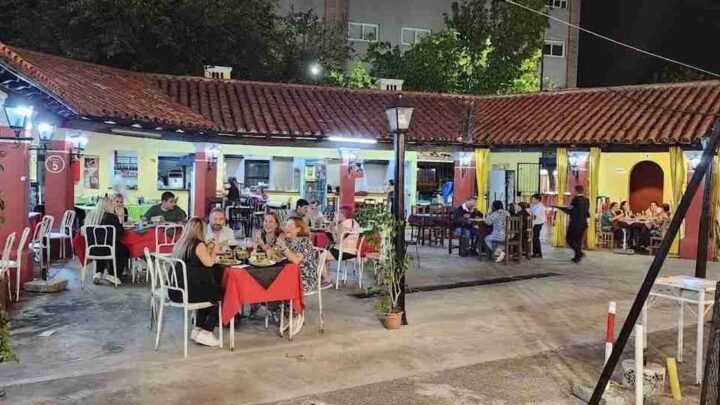 Patio de la Empanada