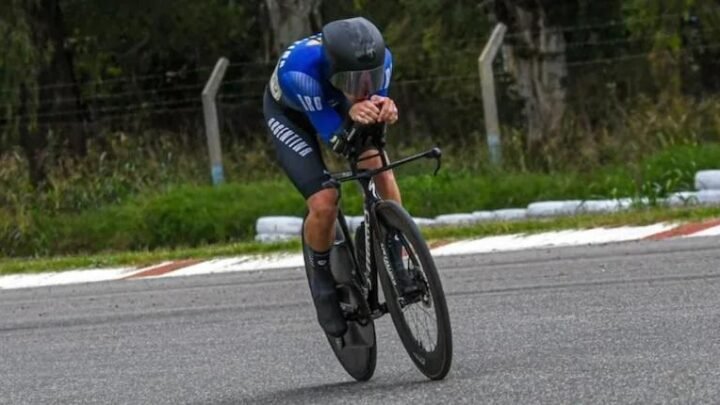 Mateo Kalejman brilla en Santa Fe: el ciclista sanjuanino se colgó el oro en la contrarreloj
