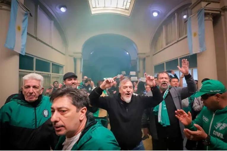 ATE tomó la sede de la obra social de las Fuerzas Armadas y renunció el administrador del IOSFA