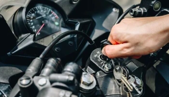 Condenaron a una joven por robar la motocicleta de un amigo en el Parque Industrial