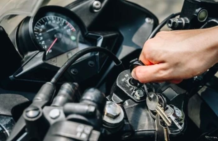Condenaron a una joven por robar la motocicleta de un amigo en el Parque Industrial