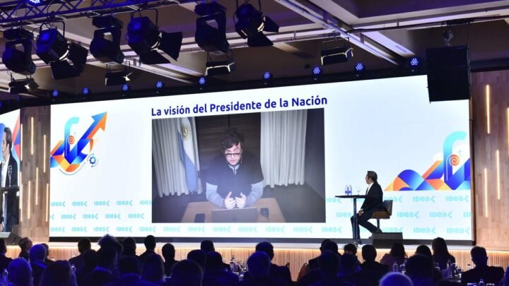Javier Milei en IDEA: con tono electoral, como siempre, culpó nuevamente al peronismo y al contexto internacional por la