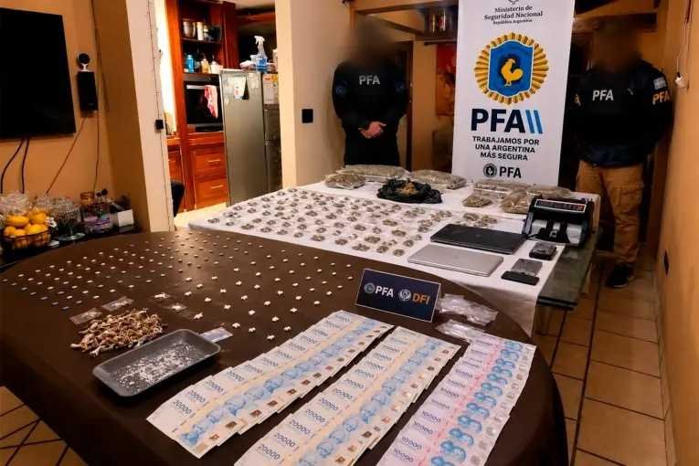 Cayó un joven en Córdoba que comercializaba drogas sintéticas y hongos alucinógenos por redes sociales