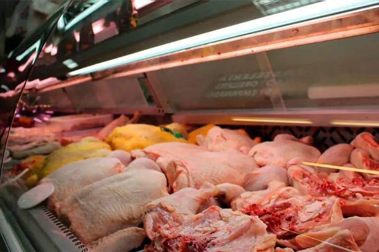 El consumo de pollo superaría los 50 kilos por habitante y desplazaría a la carne vacuna
