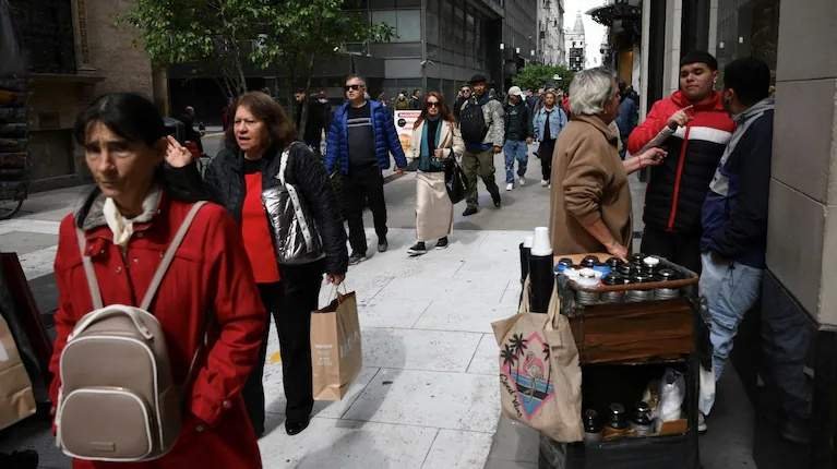 El Índice de Consumo Privado volvió a caer en agosto y acumula nueve meses consecutivos en baja