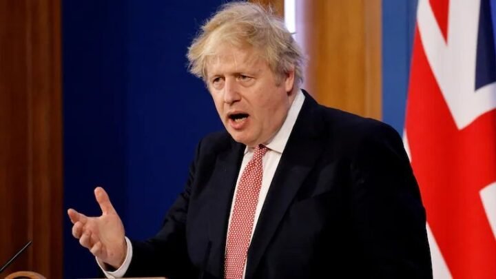 Boris Johnson pidió reforzar la presencia militar en las Islas Malvinas tras los anuncios de Milei