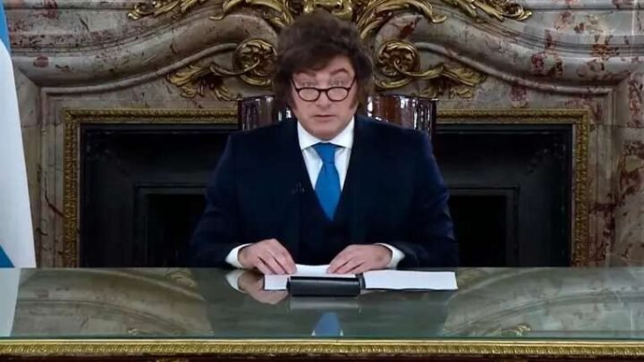 El Gobierno de Milei redujo más de 72.000 empleos públicos desde 2023 y anticipó que profundizará los recortes en 2027