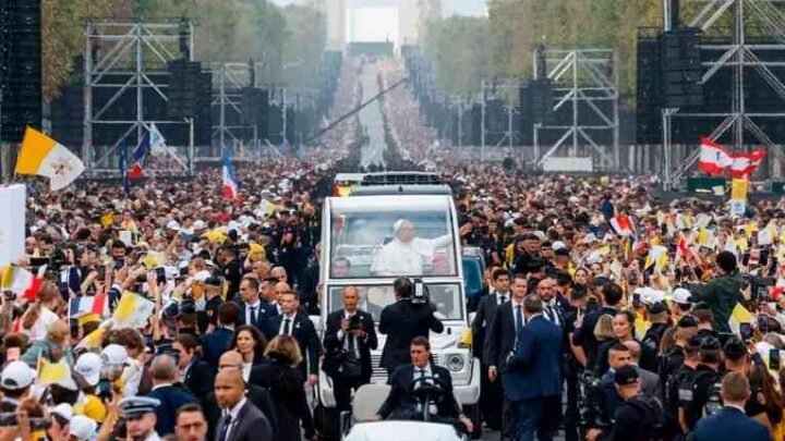 El Papa León convocó a 700 mil fieles en París con un mensaje de esperanza y fe