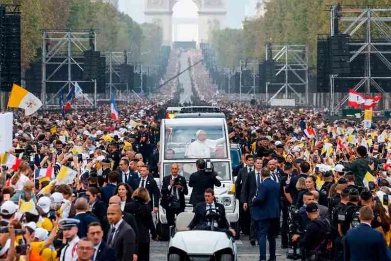 El Papa León convocó a 700 mil fieles en París con un mensaje de esperanza y fe