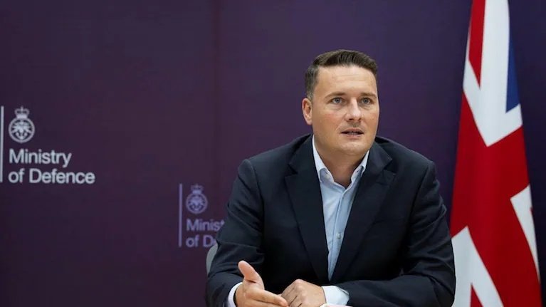 El secretario de Defensa del Reino Unido advirtió que están preparados para defender militarmente las Islas Malvinas