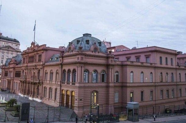 Operativo de emergencia en Casa Rosada: trasladaron en helicóptero a una oficial de la Policía Federal