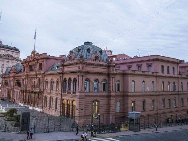 Operativo de emergencia en Casa Rosada: trasladaron en helicóptero a una oficial de la Policía Federal