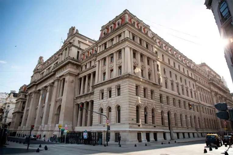 La Corte Suprema ordenó identificar a los responsables de un escrache anónimo contra un estudiante