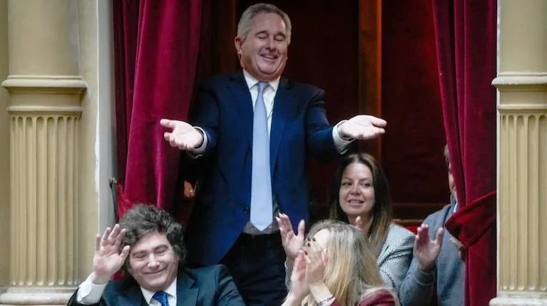 Esquizofrenia oficial con Malvinas: Milei se sube a la jugarreta de Donald Trump, mientras el canciller Quirno la desestima