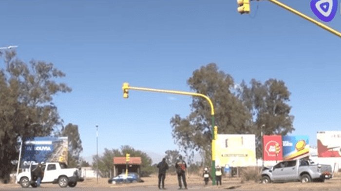 choque avenida Bolivia Fuerte entre dos camionetas mujer fue asistida