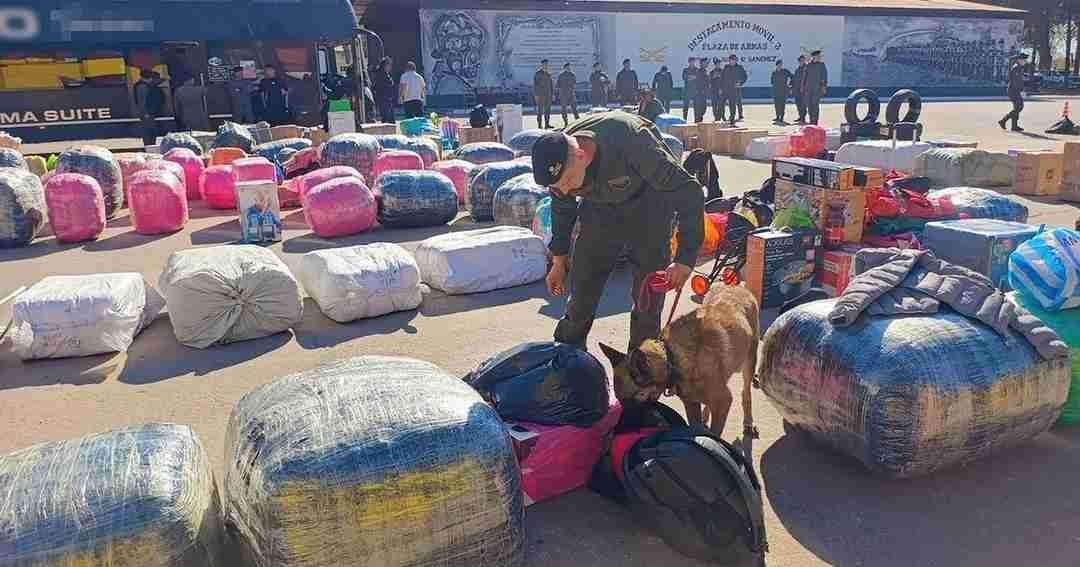 Gendarmería incautó mercadería de contrabando valuada en $550 millones en cuatro colectivos que salieron de Salta