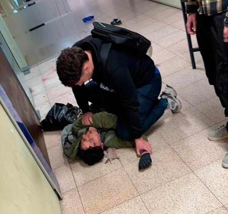 Horror en la Facultad de Medicina de Uruguay: un estudiante apuñaló a una compañera en plena clase