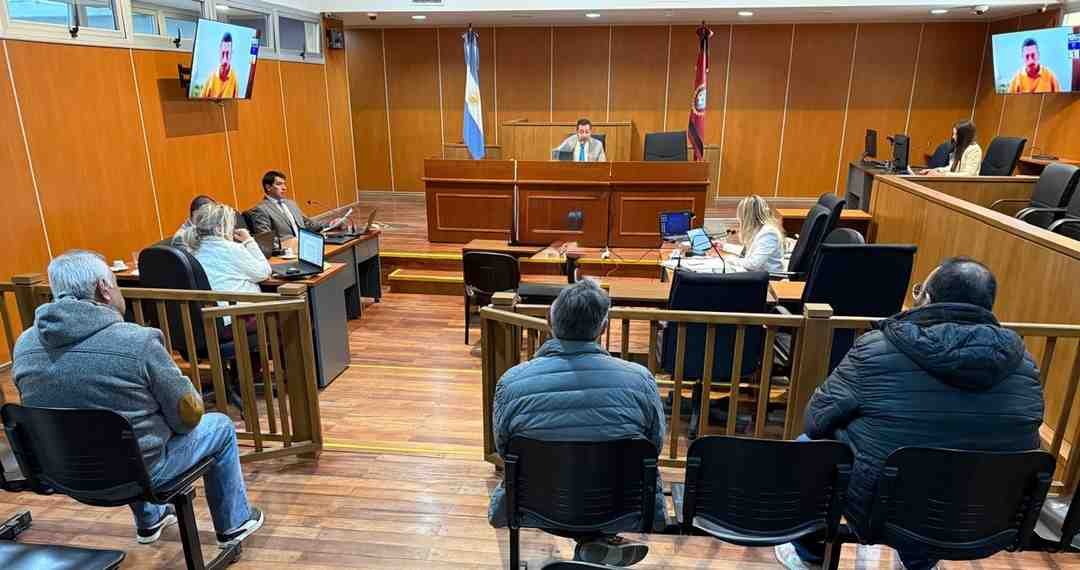 Juicio por la sustracción de una camioneta y otras causas: Tres acusados fueron declarados penalmente responsables