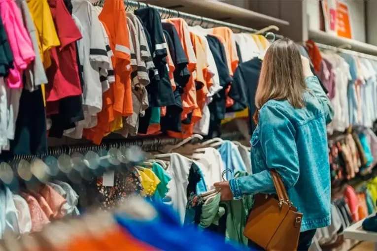 El consumo minorista pyme no repunta: las ventas cayeron 2,7% en agosto y profundizan la crisis