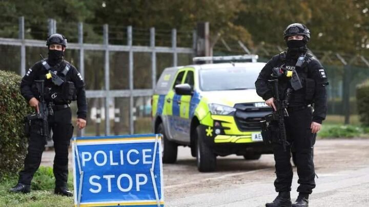 ataque terrorista Fairford Liberaron bajo fianza cinco
